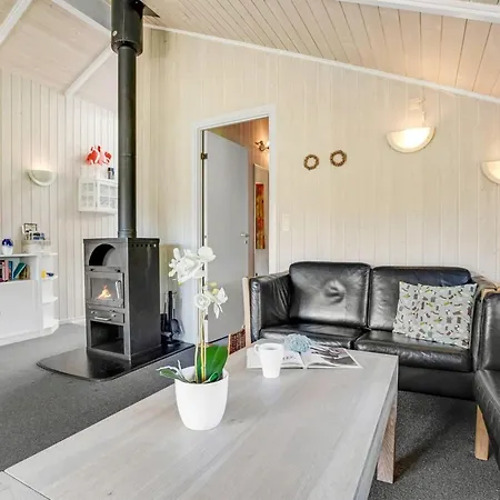 Guja - 250m From The Sea By Interhome Holiday home Fakse Ladeplads